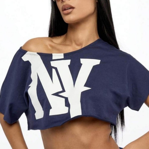 NWT Sumwon Women's Off Shoulder NY Logo Slouchy Cropped T-Shirt - Picture 1 of 3